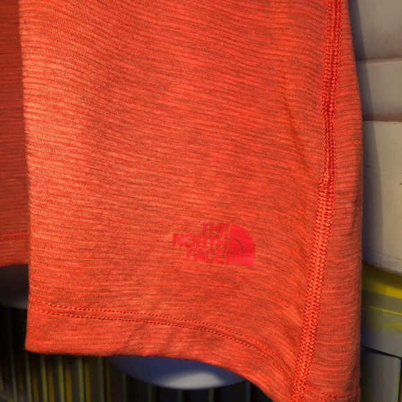 Cayenne red TheNorthface cool dry top - Picture 4 of 7